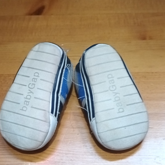 Size 6-12 months Baby gap walkers - Picture 8 of 8
